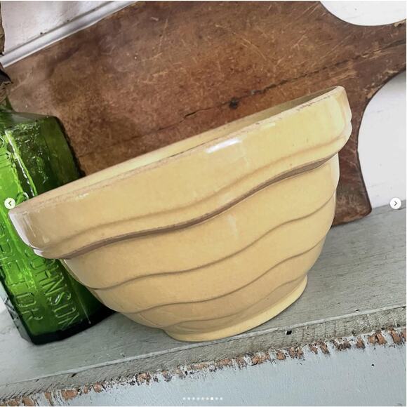 Antique 1930s Yellowware Mixing Bowl Collared Rim Wavy Ridged Bands Beehive - Picture 7 of 9